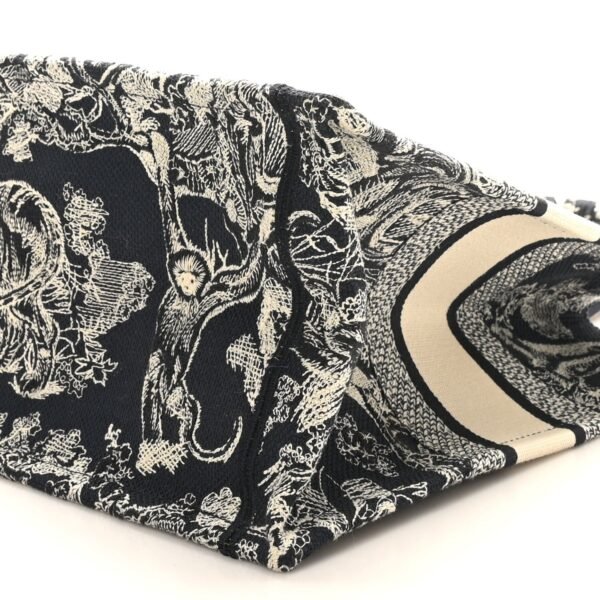 f15ed5a550131e8fbad8061d122d2039.jpg Canvas Embroidered Medium Toile De Jouy Reverse Book Tote Blue