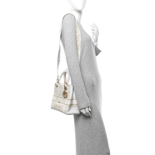 Canvas Around The World Stella Embroidered Medium Lady D-Lite White Gold